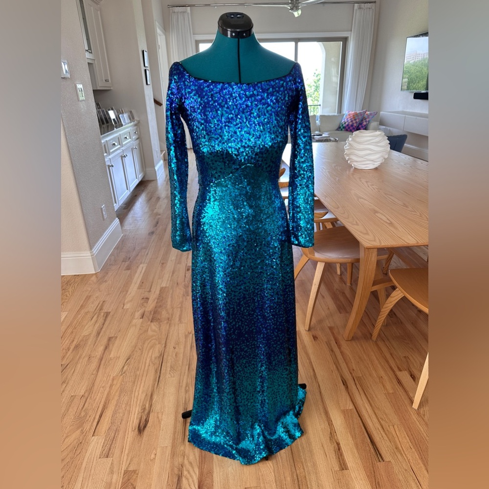 Tadashi Shoji blue ombré sequined gown. Size Small.